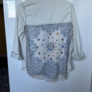 Cute light chambray shirt with bandanna design back